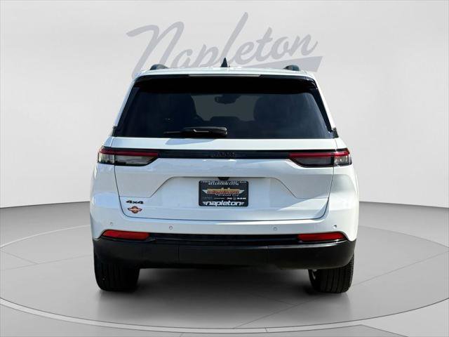 Certified 2024 Jeep Grand Cherokee Altitude AWD/4WD image 4