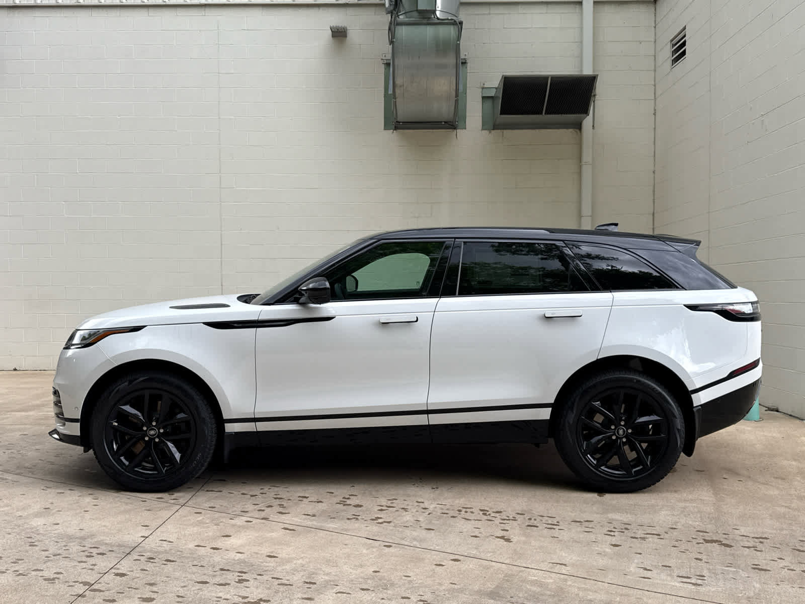 New 2026 Land Rover Range Rover Velar Dynamic SE image 5