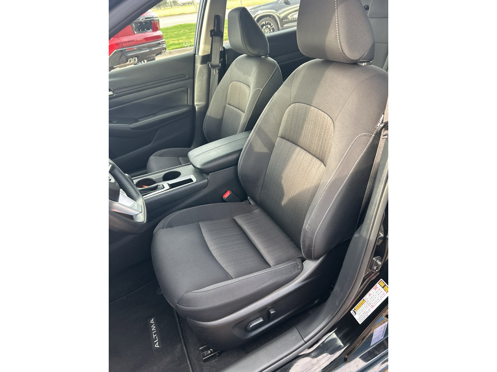 Used 2025 Nissan Altima 2.5 SV image 40