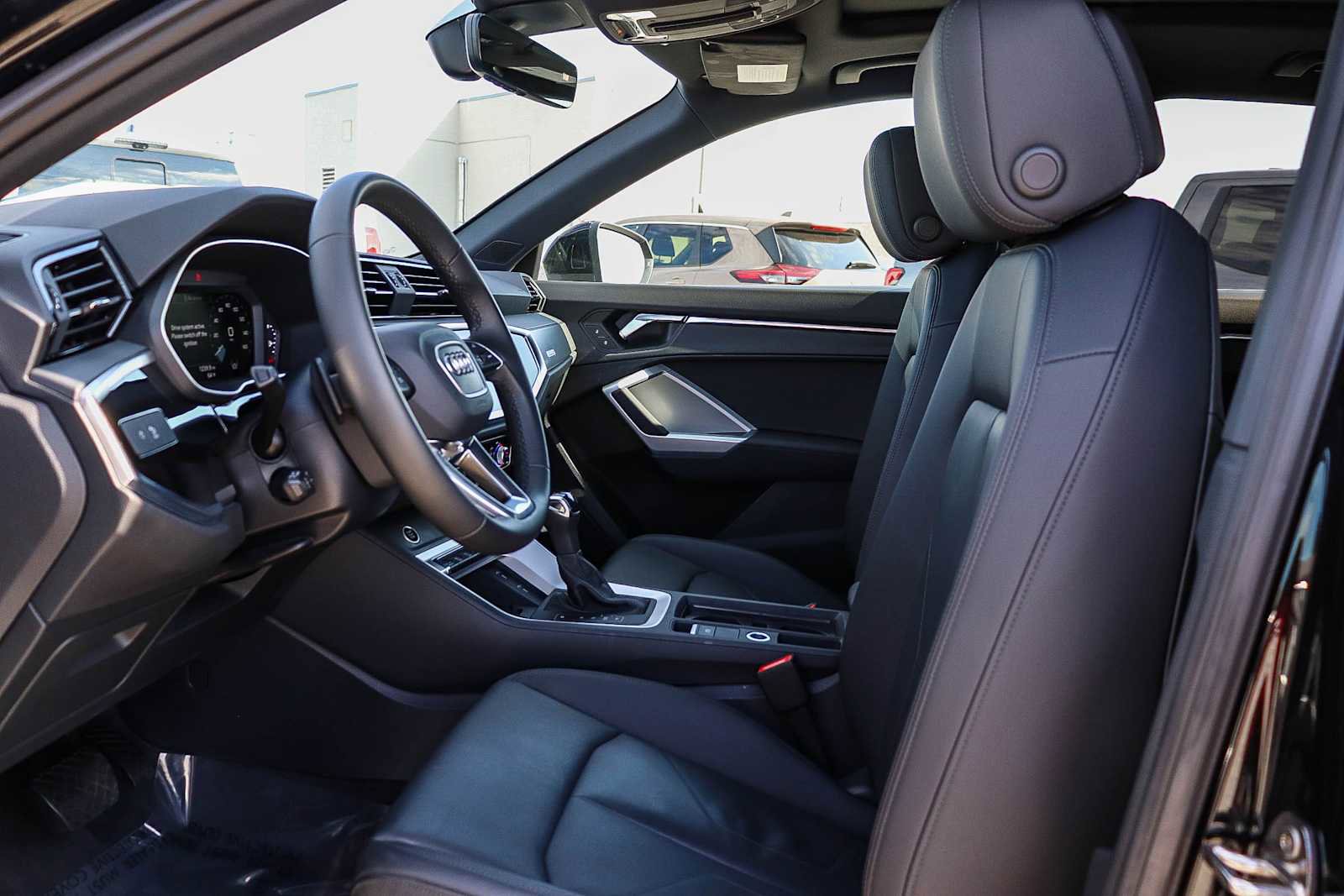 Used 2025 Audi Q3 2.0T Premium Plus w/ Premium Plus Package image 24