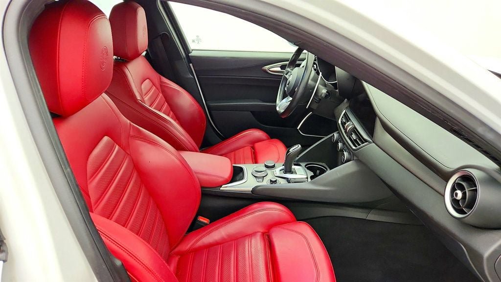 Used 2023 Alfa Romeo Giulia Veloce AWD/4WD image 24