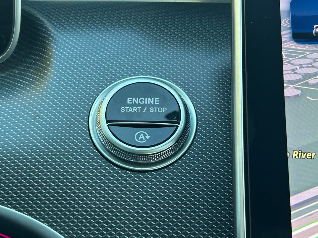 Used 2025 Mercedes-Benz C 300 4MATIC Sedan image 52