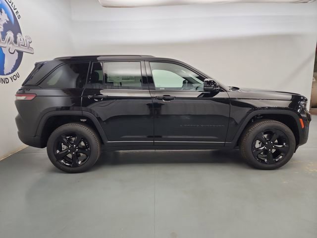 New 2025 Jeep Grand Cherokee Limited w/ Luxury Tech Group II image 10