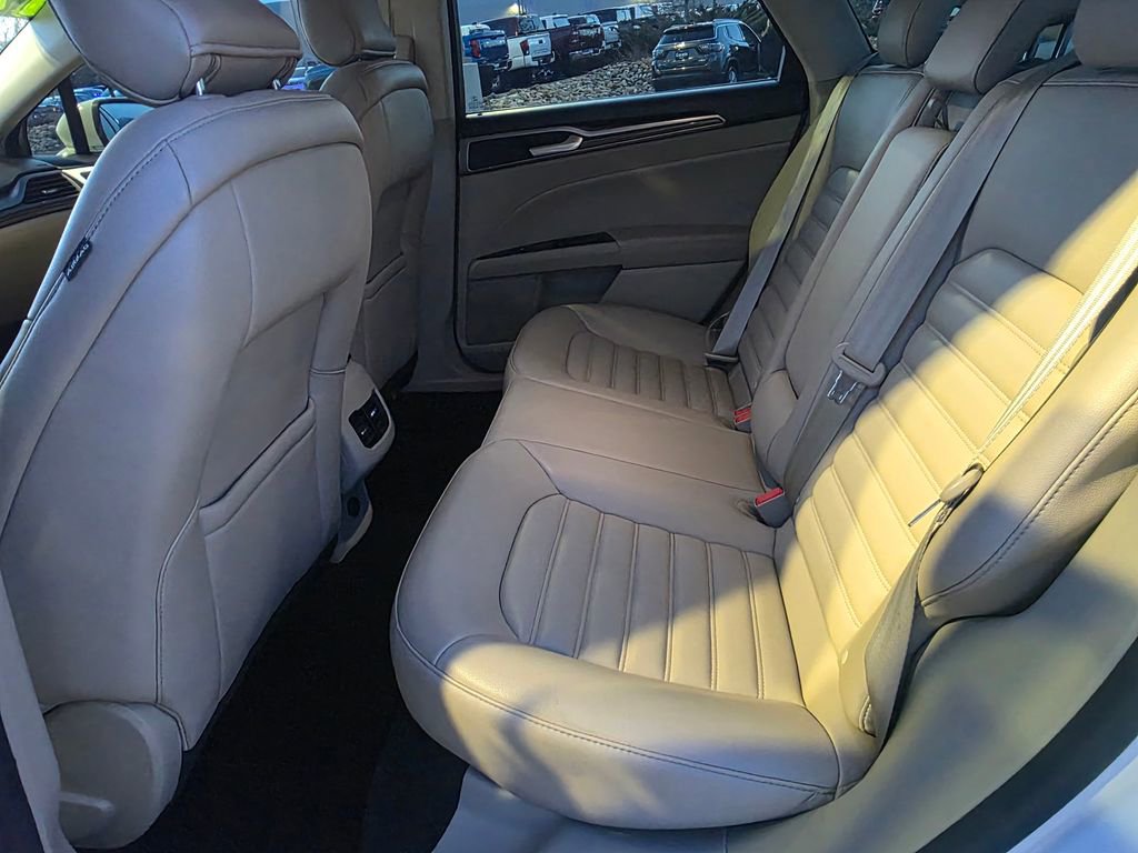 Used 2019 Ford Fusion SEL image 26