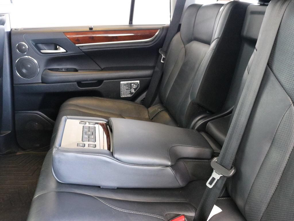 Used 2017 Lexus LX 570 4WD w/ Luxury Package image 33