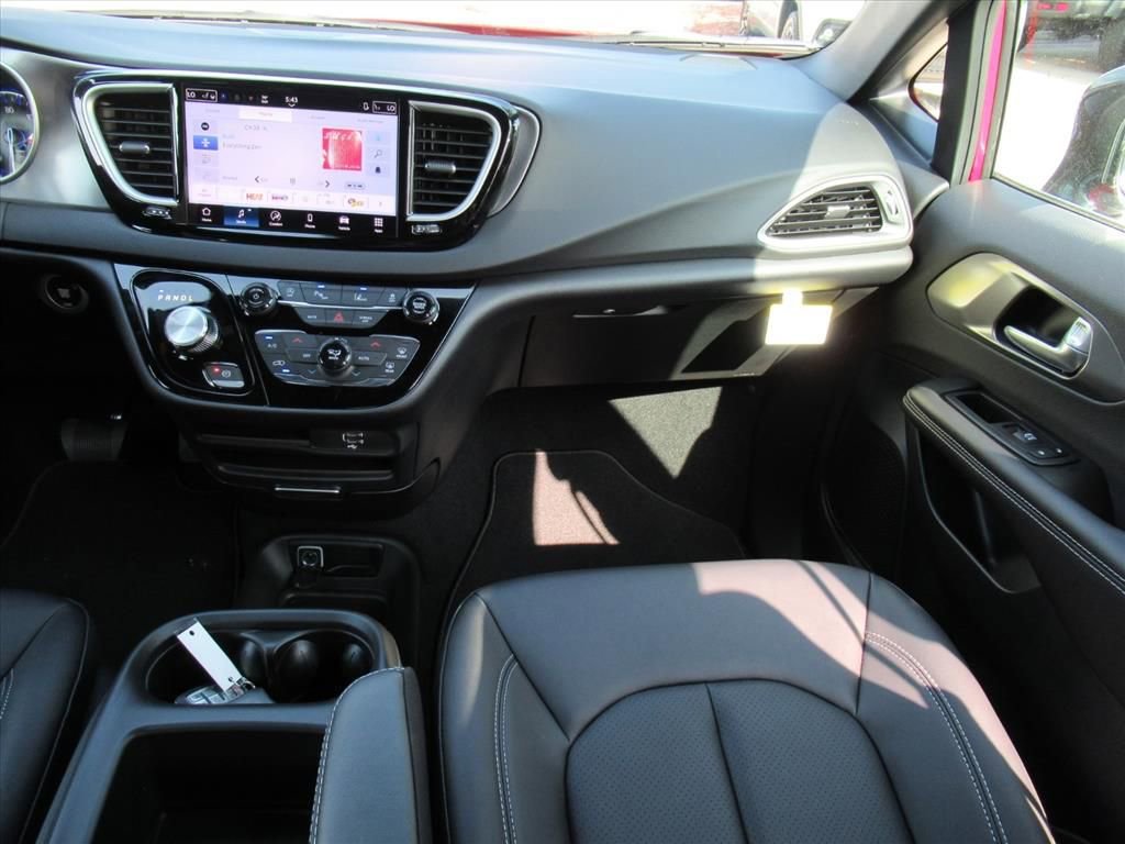 New 2026 Chrysler Voyager LX FWD image 13