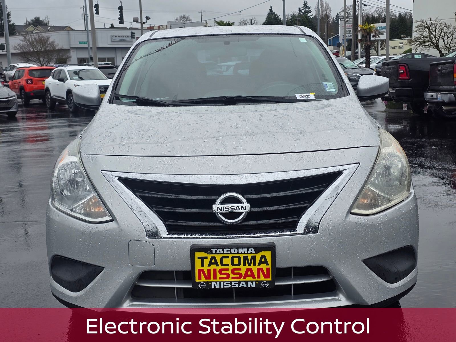 Used 2015 Nissan Versa SV image 9
