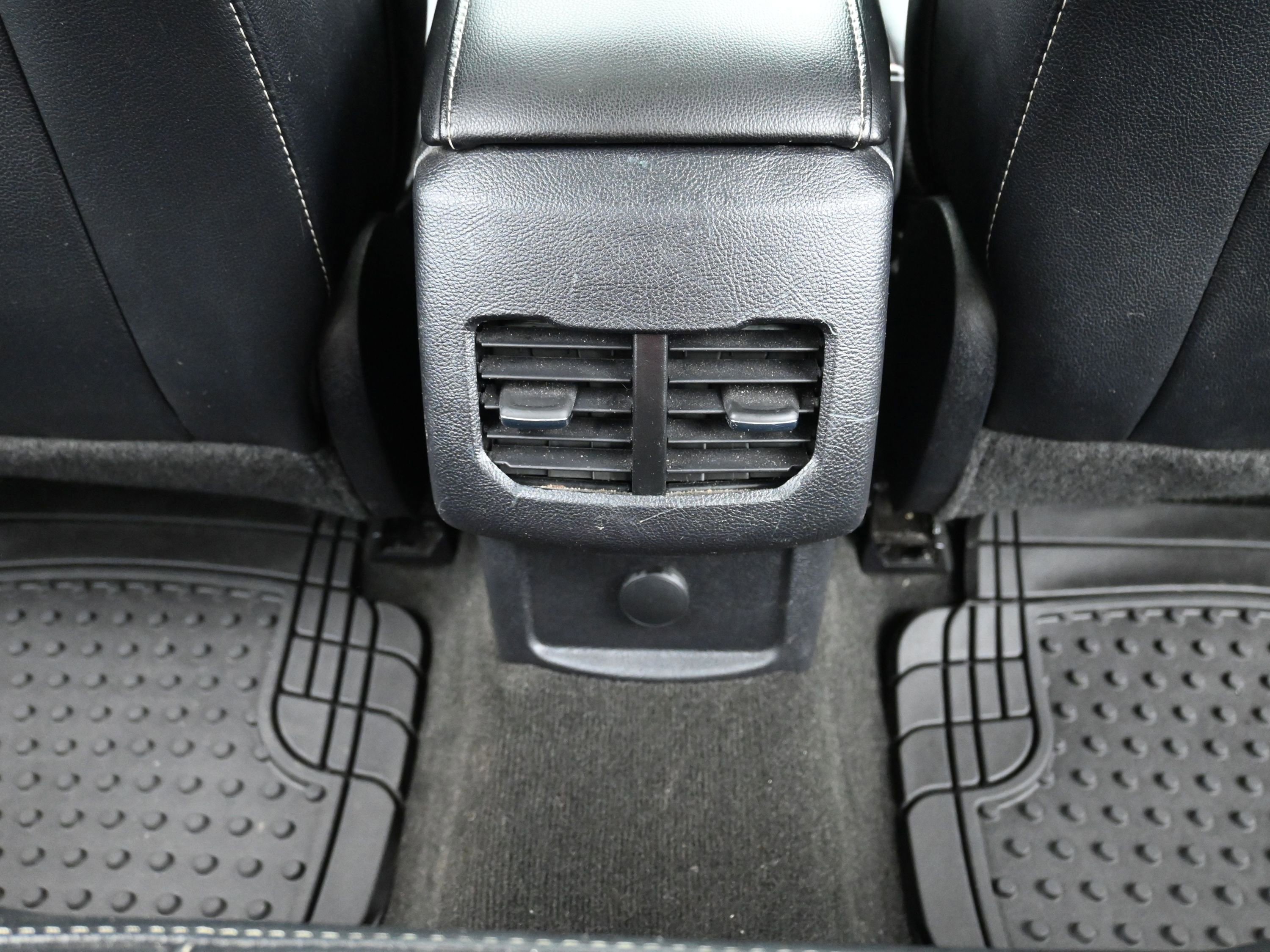 Used 2020 Ford Fusion Energi Titanium FWD image 18