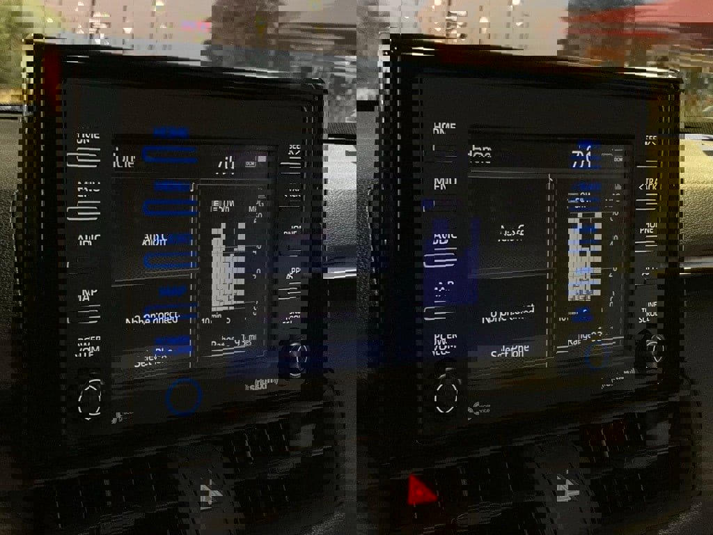 Used 2022 Toyota RAV4 SE image 21