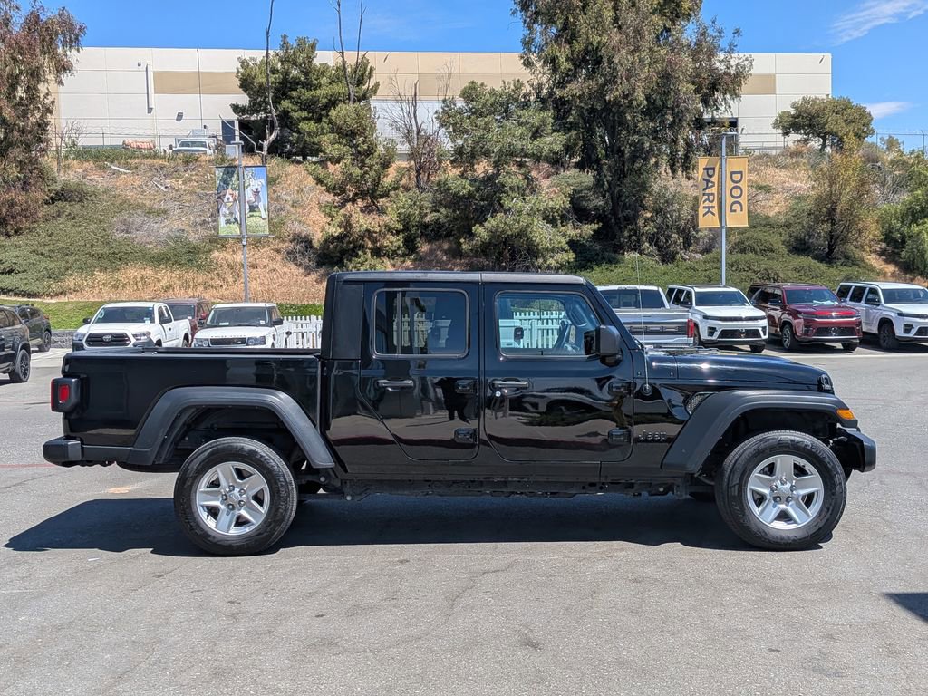 Used 2023 Jeep Gladiator Sport image 8