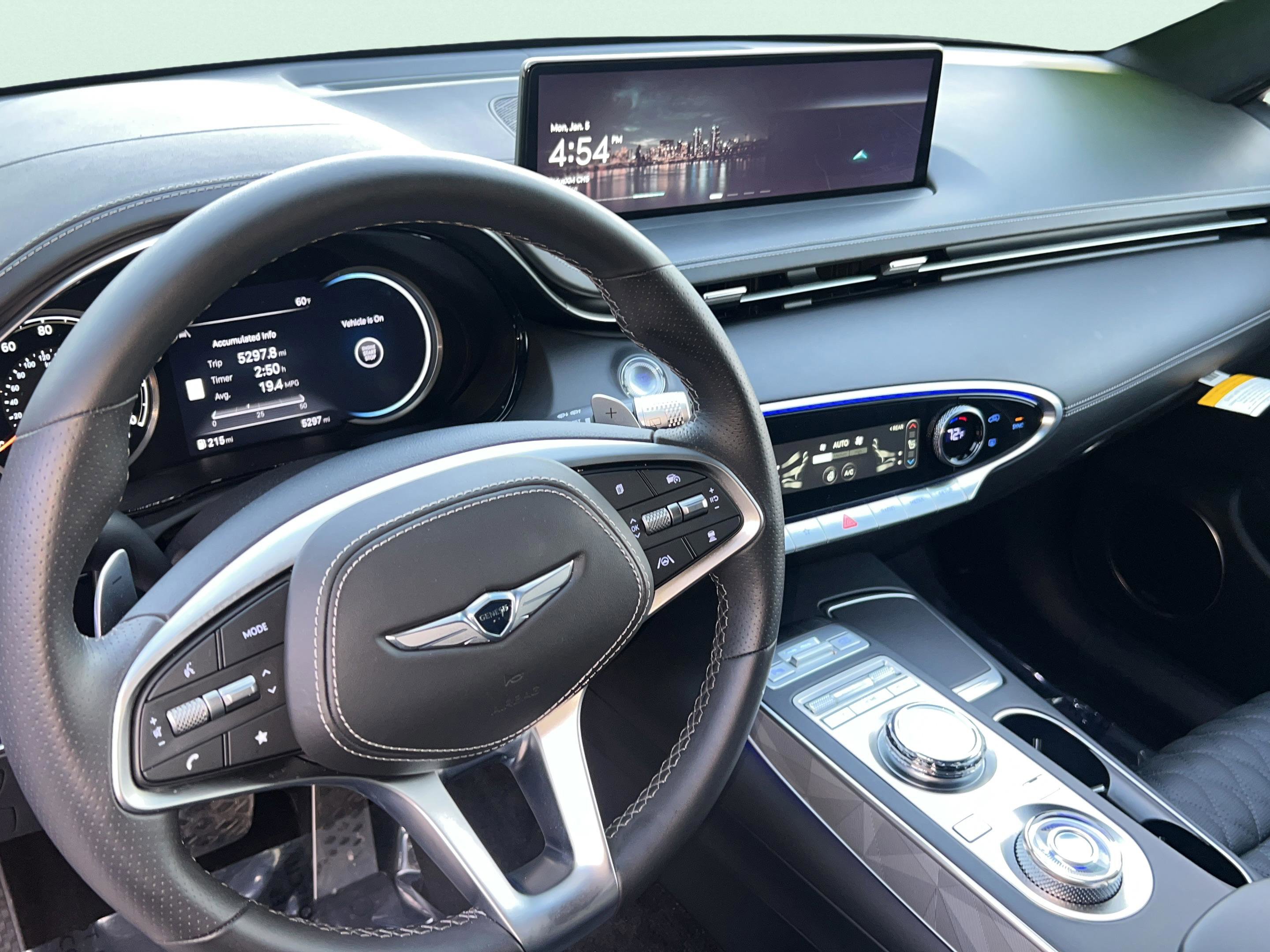 Used 2025 Genesis GV70 3.5T Sport w/ Sport Advanced Package AWD/4WD image 9