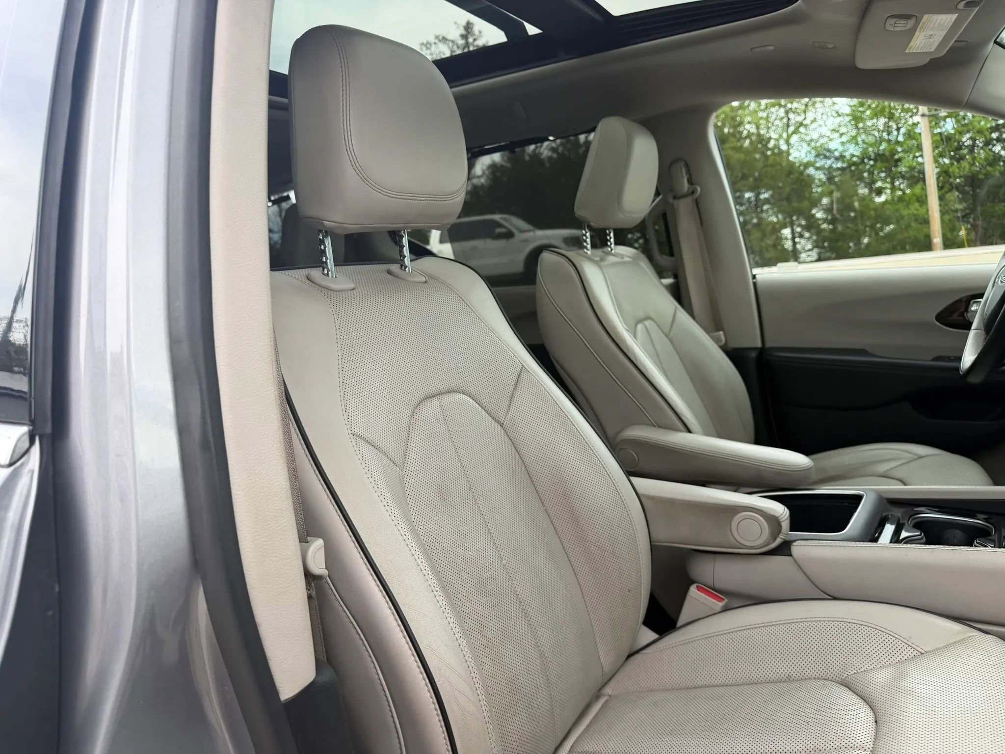 Used 2021 Chrysler Pacifica Limited image 52