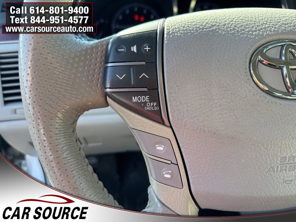 Used 2012 Toyota Avalon Limited image 18