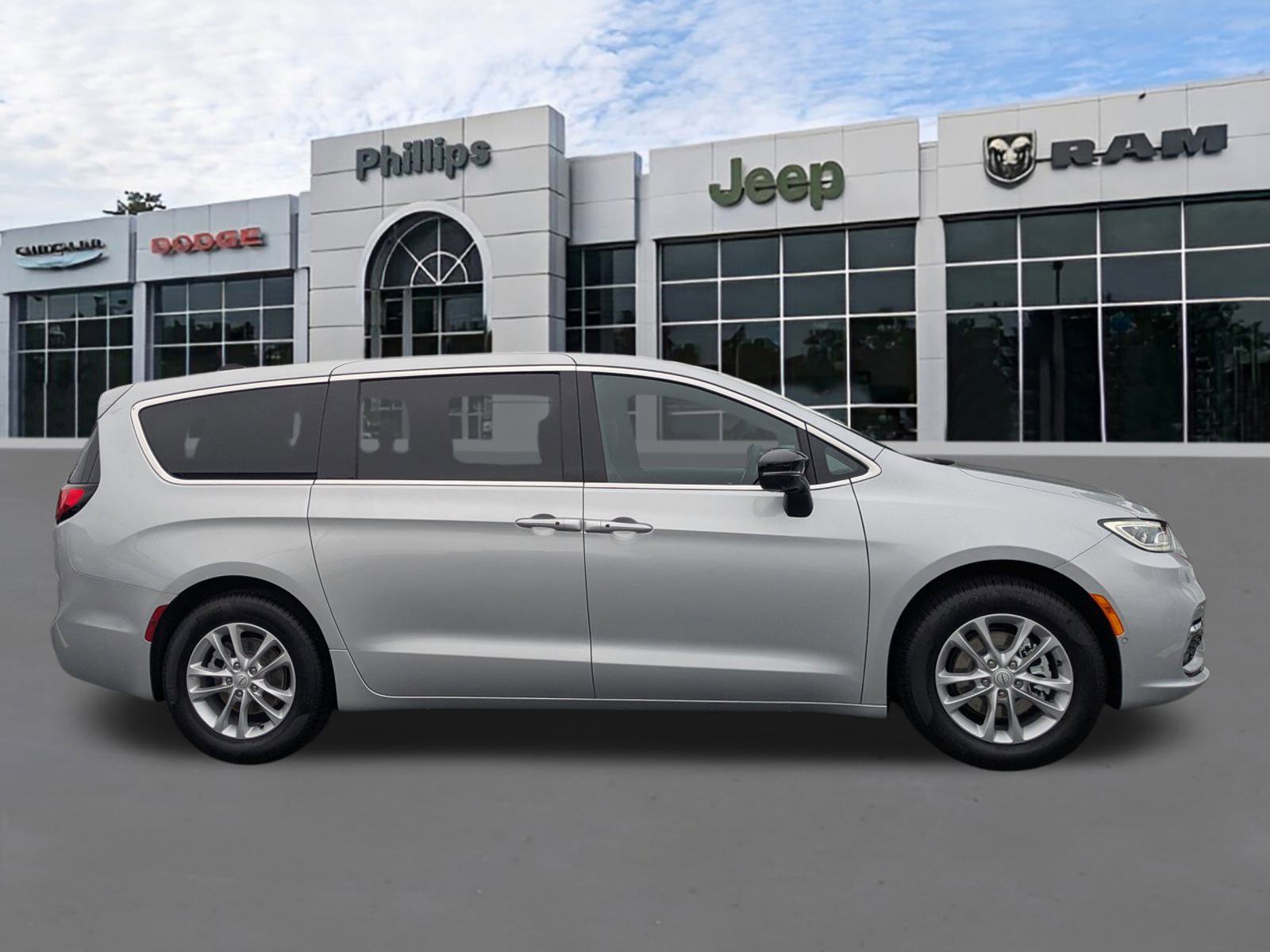 New 2026 Chrysler Pacifica Select image 2
