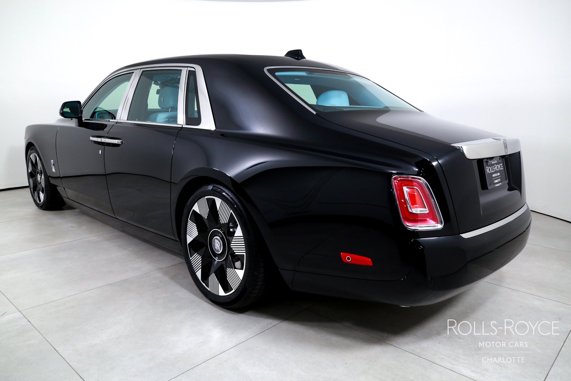 New 2027 Rolls-Royce Phantom Sedan RWD image 8
