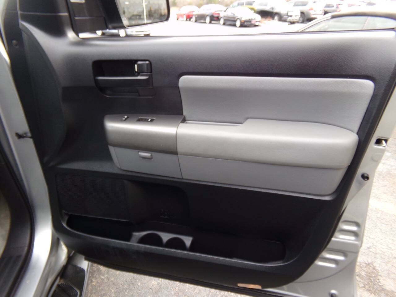Used 2011 Toyota Sequoia SR5 w/ Premium Pkg AWD/4WD image 28