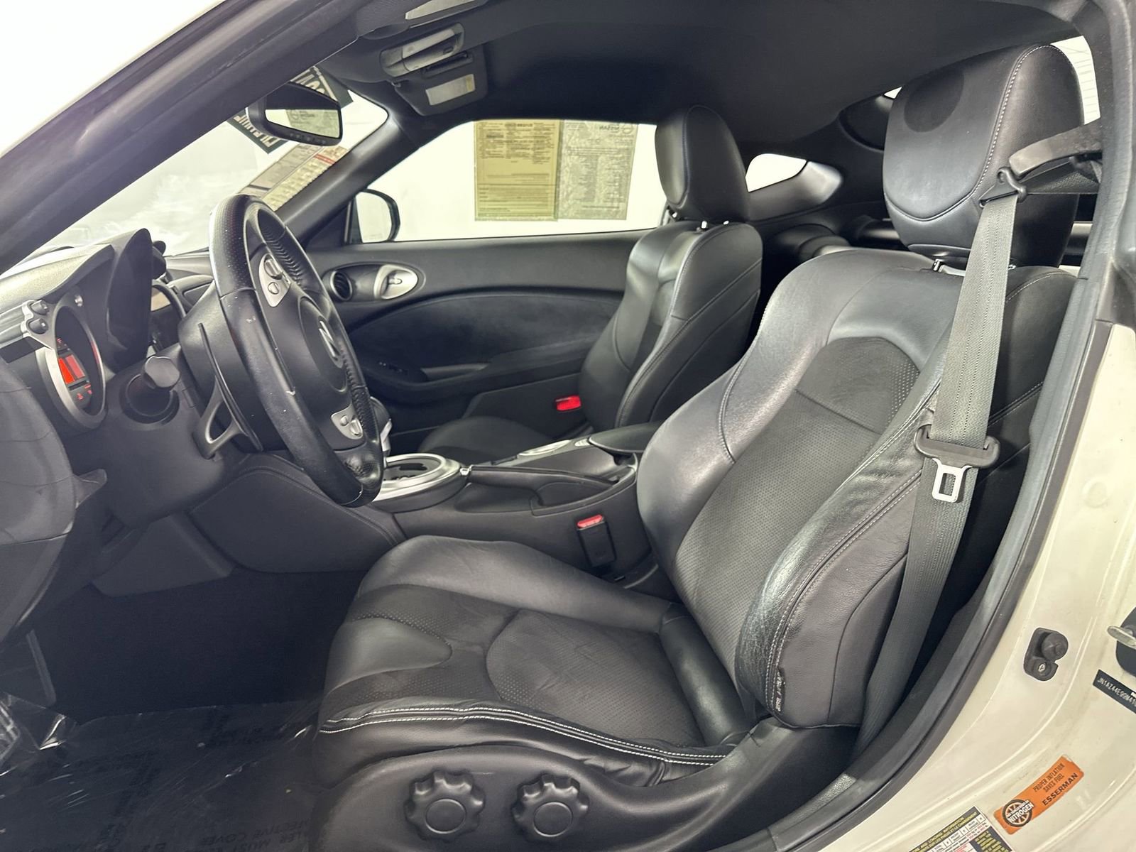 Used 2009 Nissan 370Z Touring RWD image 11
