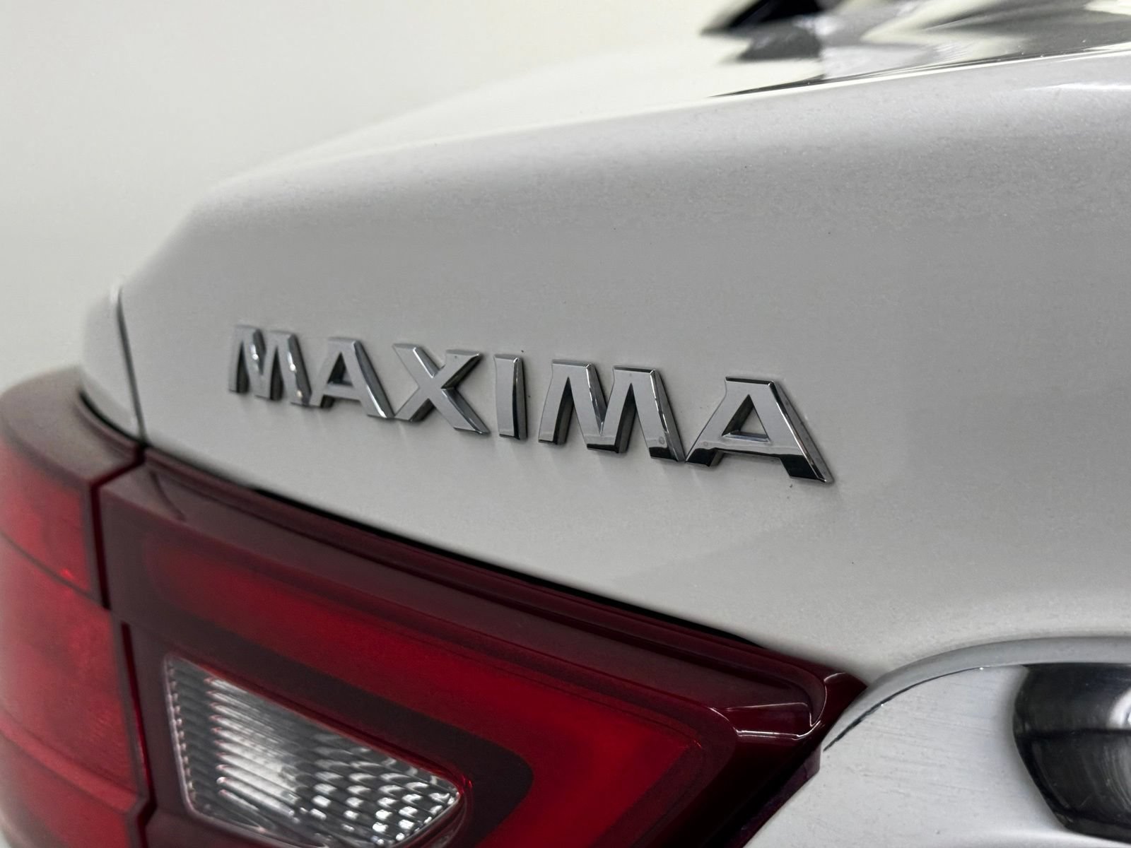 Used 2017 Nissan Maxima SR FWD image 8