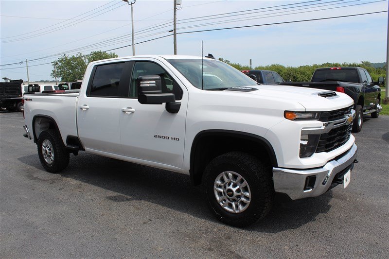 Used 2025 Chevrolet Silverado 2500 LT w/ Convenience Package AWD/4WD image 8