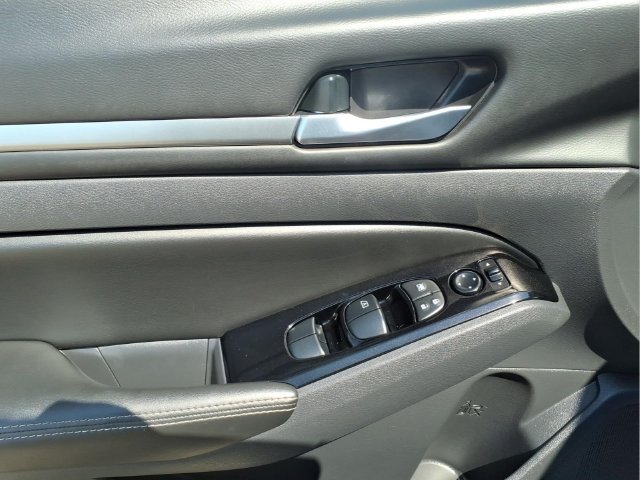 Used 2023 Nissan Altima 2.5 SV FWD image 11