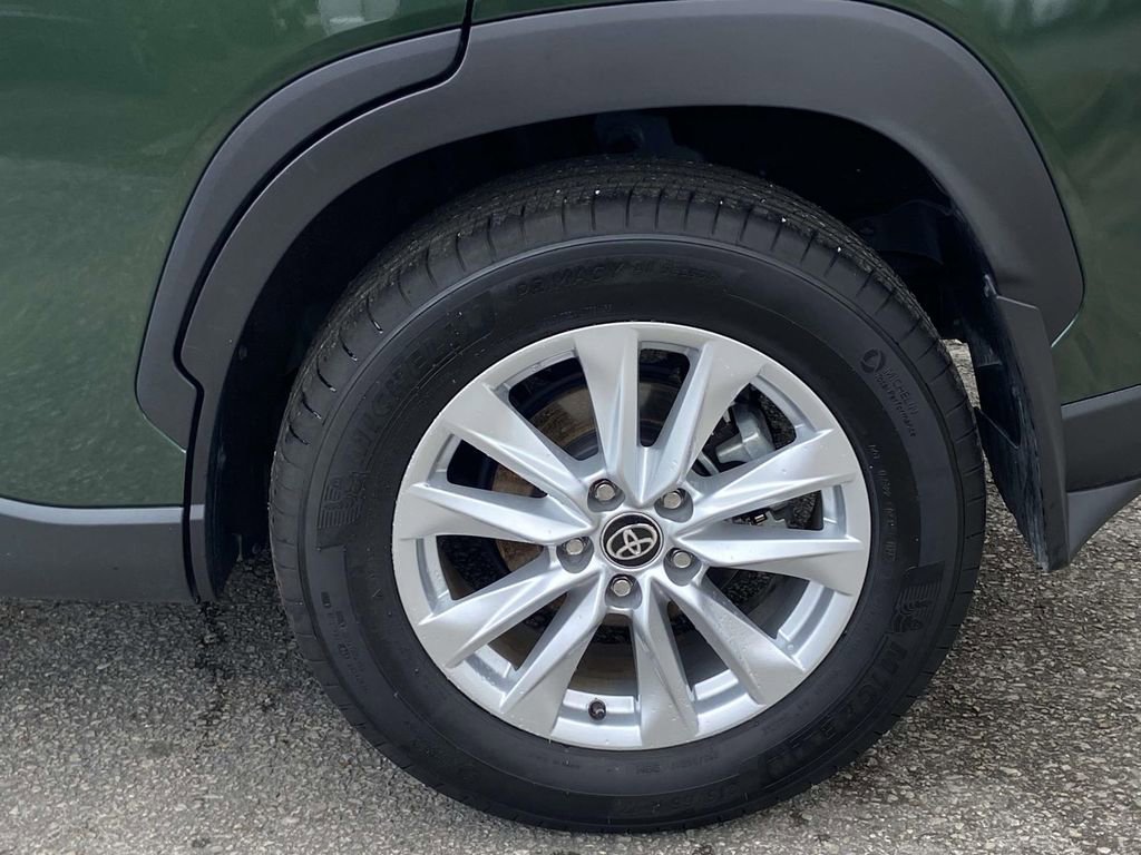 Used 2025 Toyota Corolla Cross LE image 9