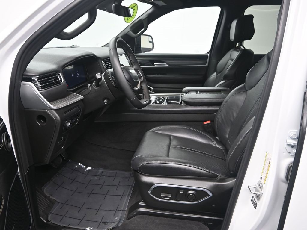 Used 2024 Jeep Wagoneer L Series II w/ Flexible Seating Group image 14