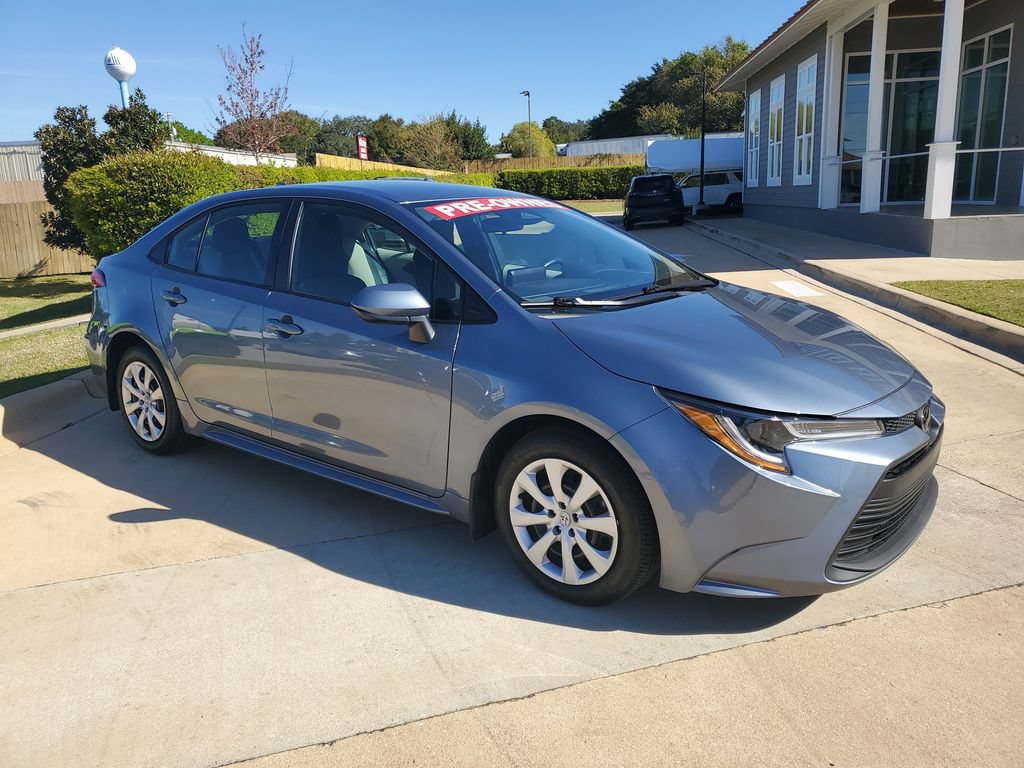 Used 2025 Toyota Corolla LE FWD image 7