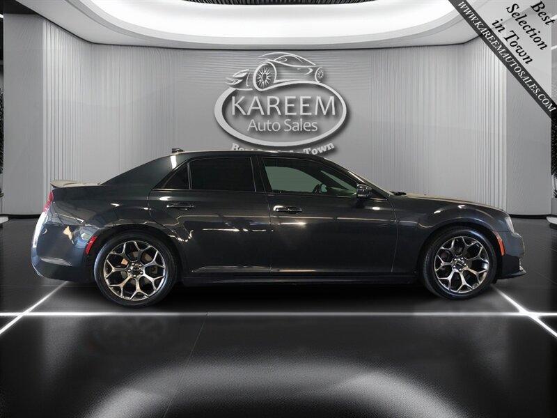 Used 2018 Chrysler 300 S w/ 300S Premium Group RWD image 4