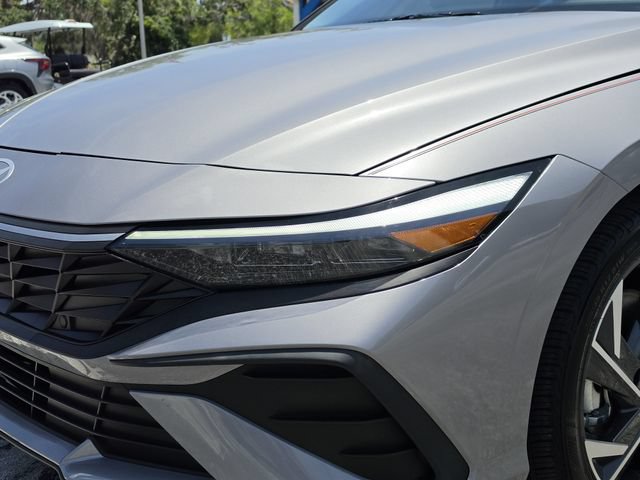 Used 2025 Hyundai Elantra Sport FWD image 10