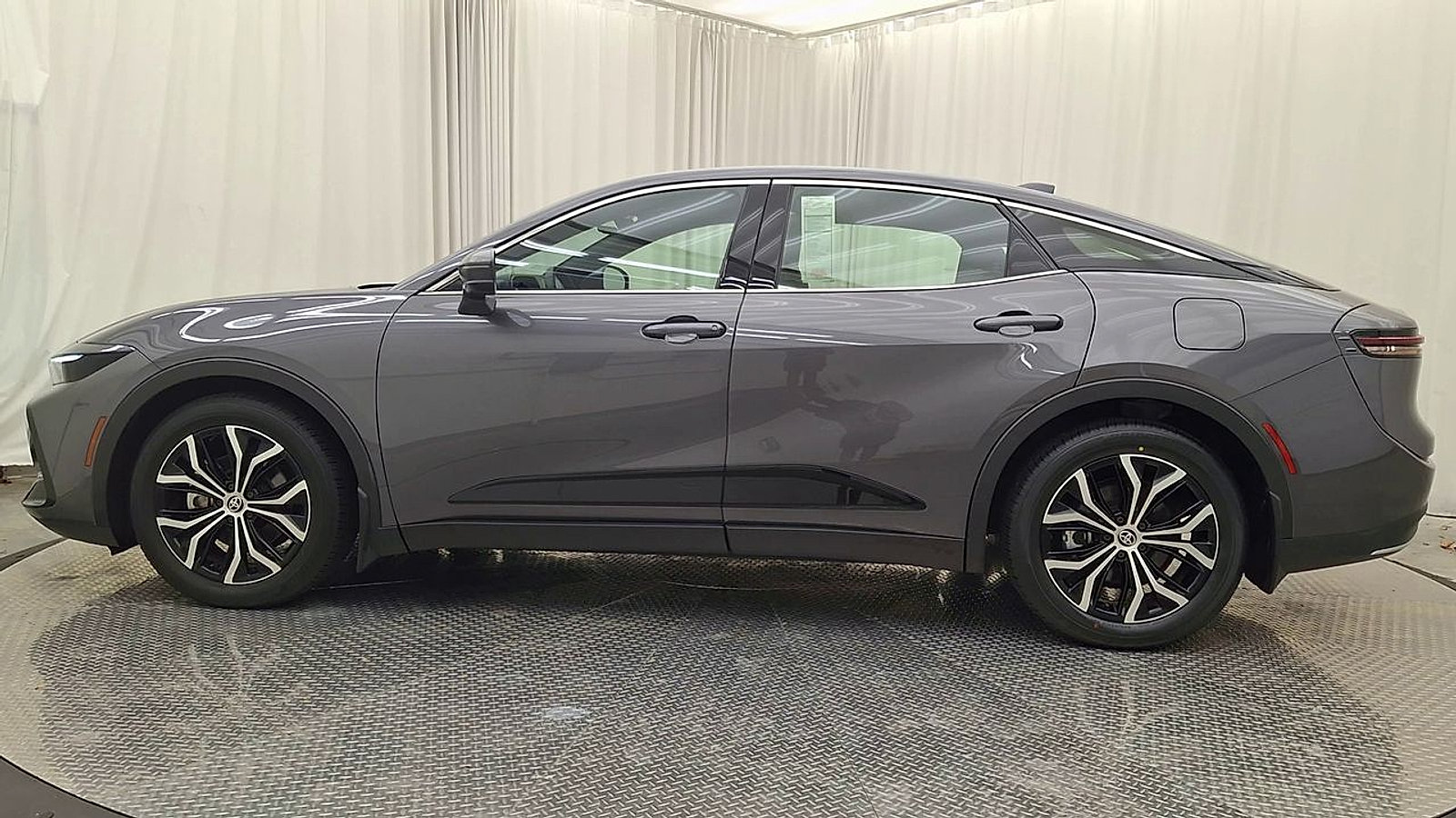 Certified 2023 Toyota Crown AWD/4WD image 12