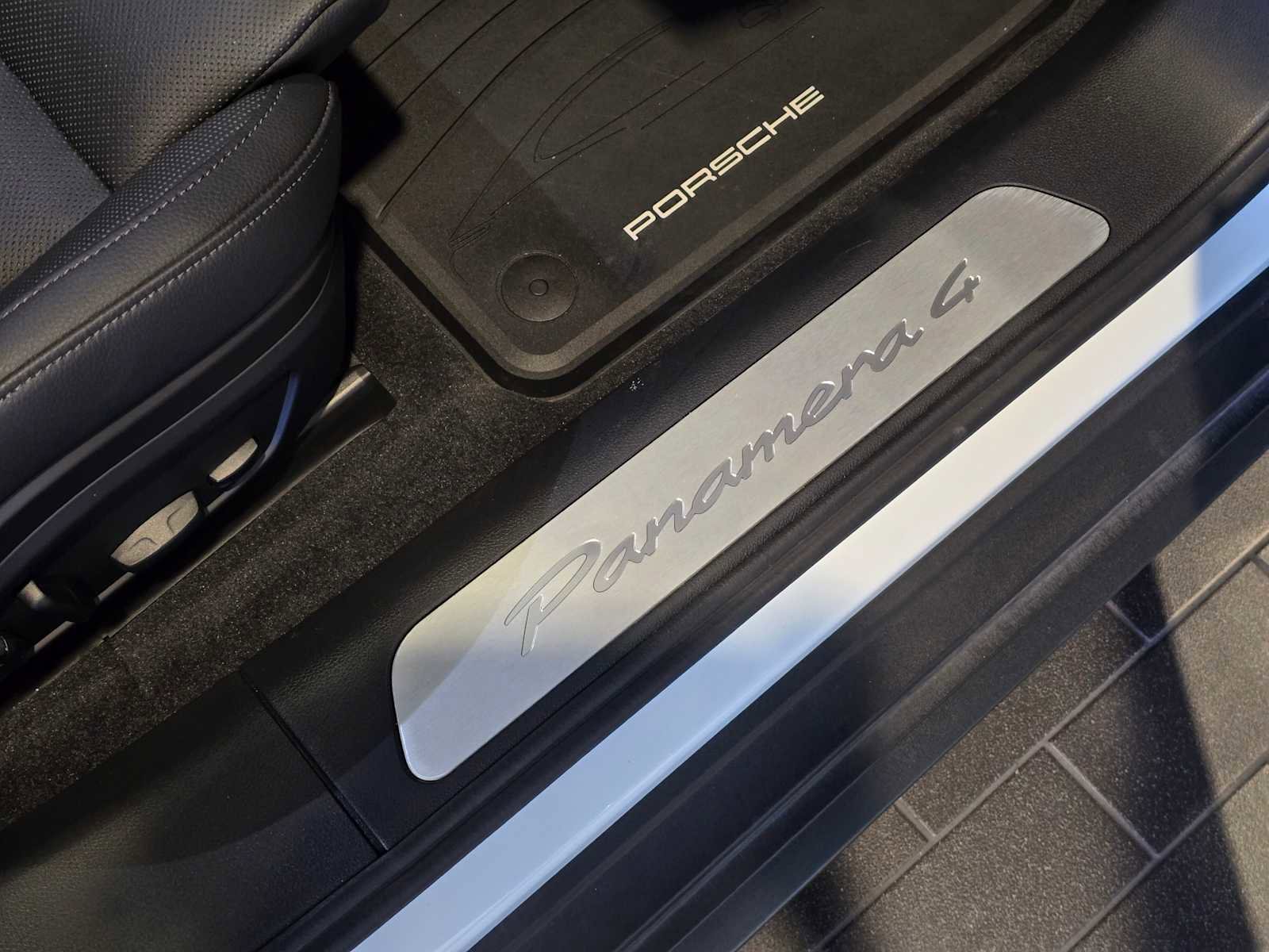 Used 2024 Porsche Panamera 4 image 13