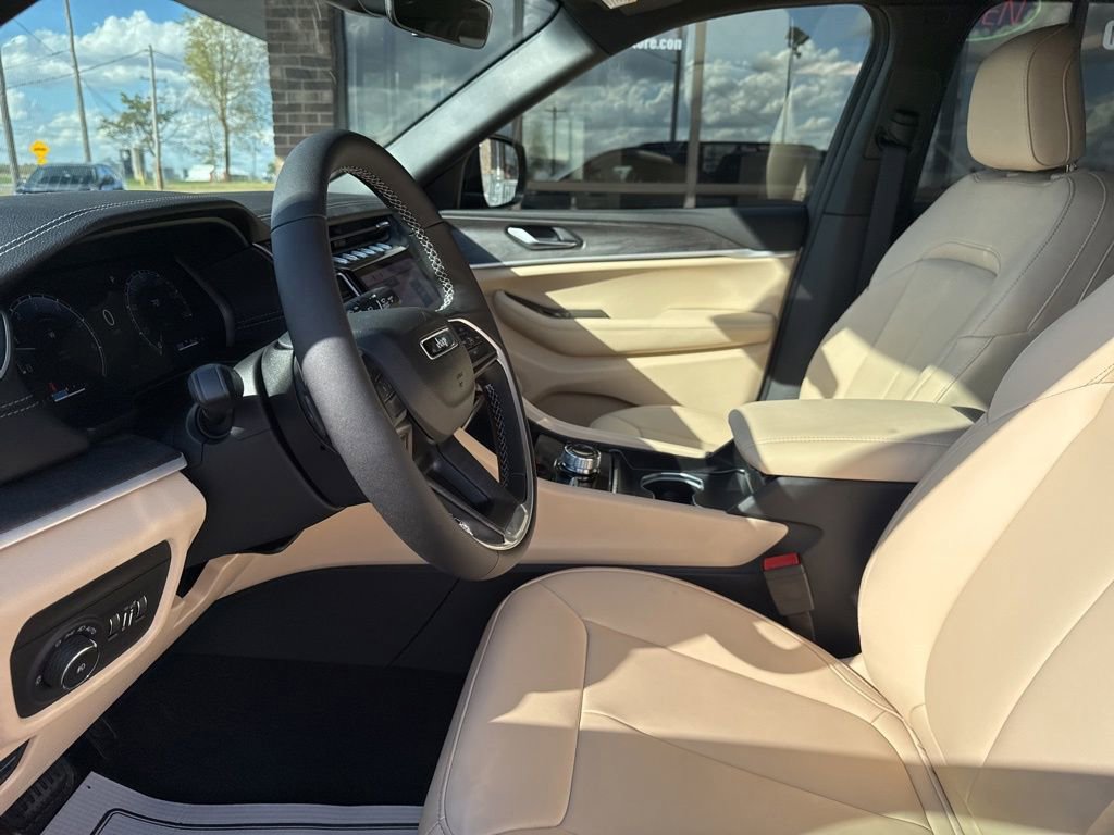 New 2025 Jeep Grand Cherokee L Limited image 24