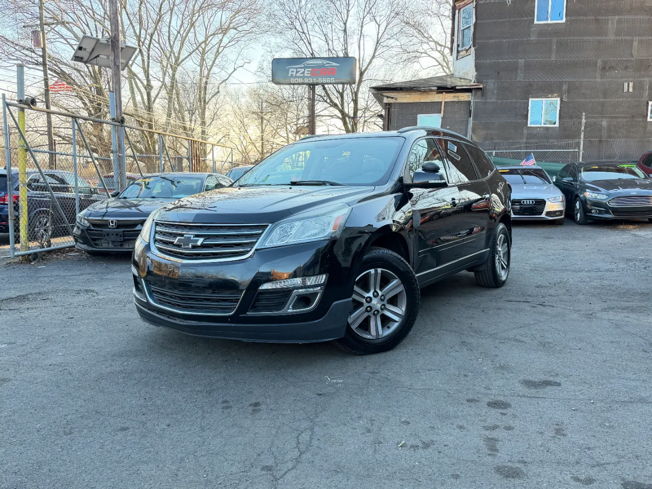 Used 2017 Chevrolet Traverse LT AWD/4WD image 2
