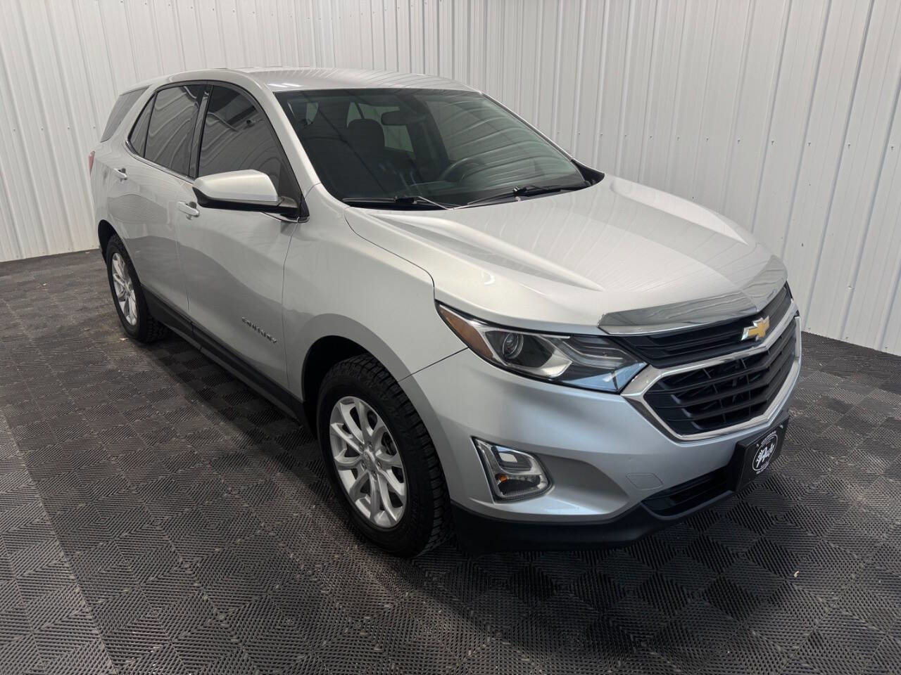 Used 2018 Chevrolet Equinox LT image 2