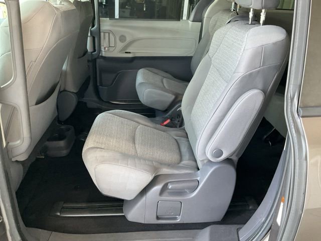 Used 2021 Toyota Sienna LE image 17