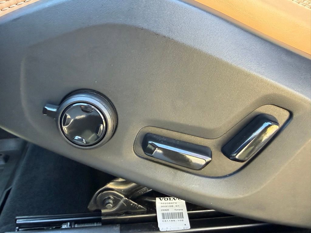Used 2024 Volvo XC60 B5 Ultimate w/ Protection Package Premier image 21