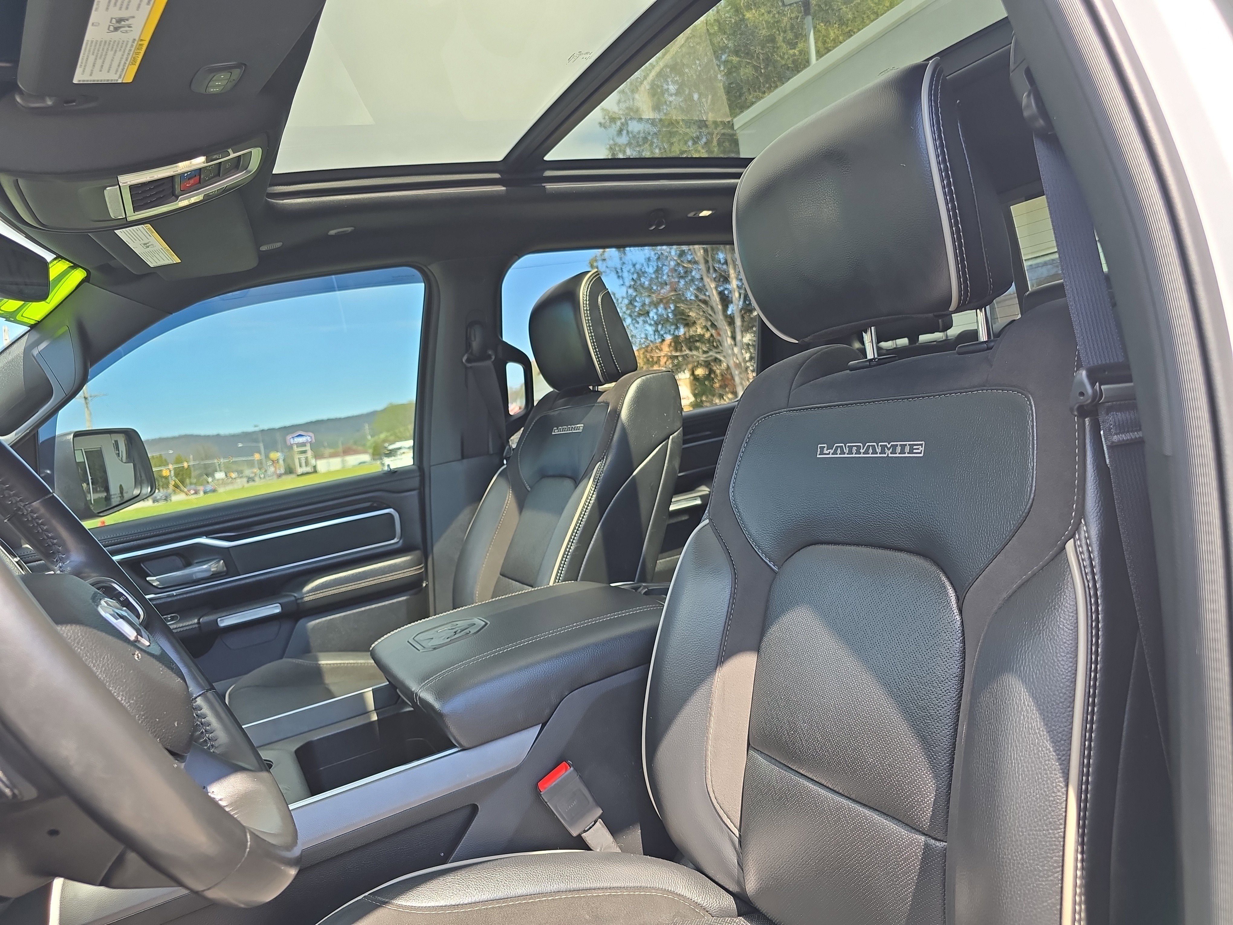 Used 2021 RAM 1500 Laramie AWD/4WD image 13