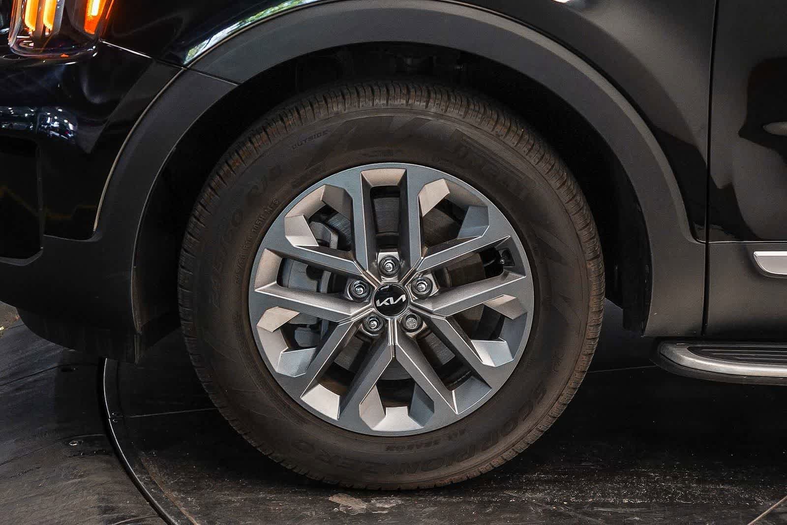 Used 2024 Kia Telluride LX image 11