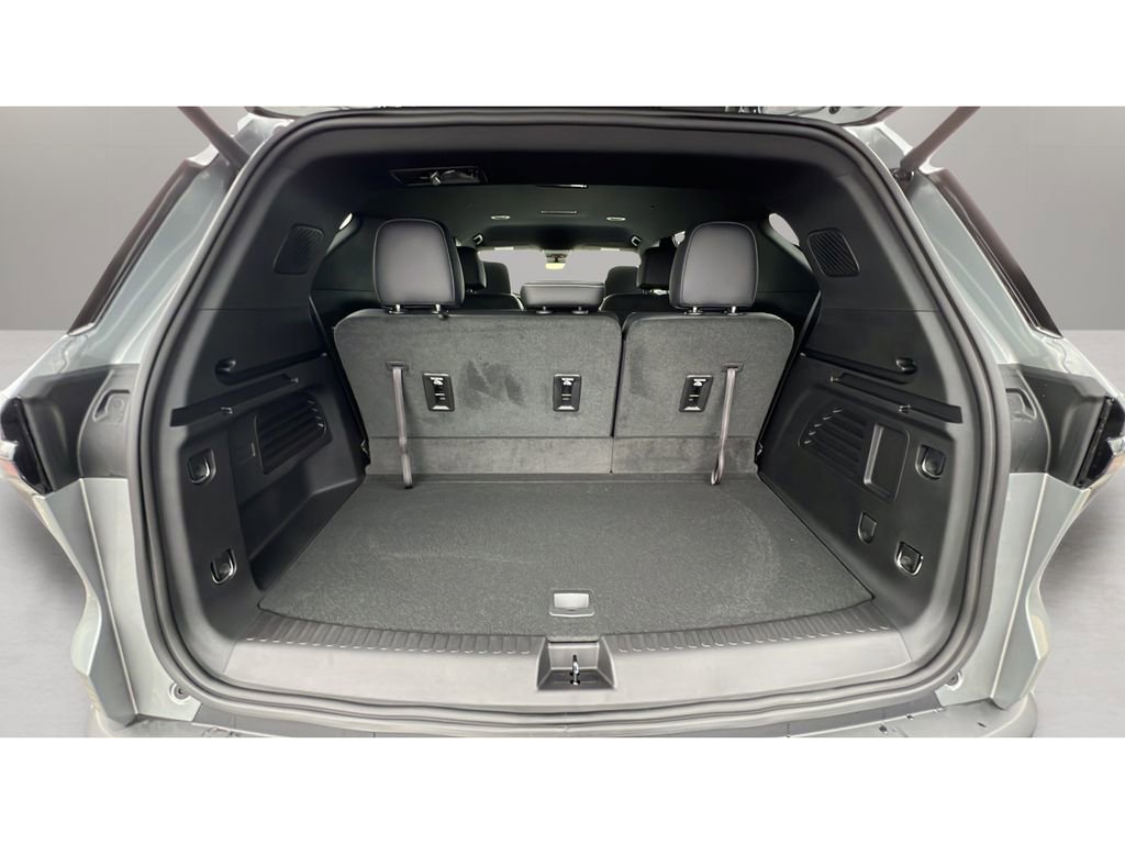 New 2026 Chevrolet Traverse LT w/ Driver Confidence Package FWD image 30