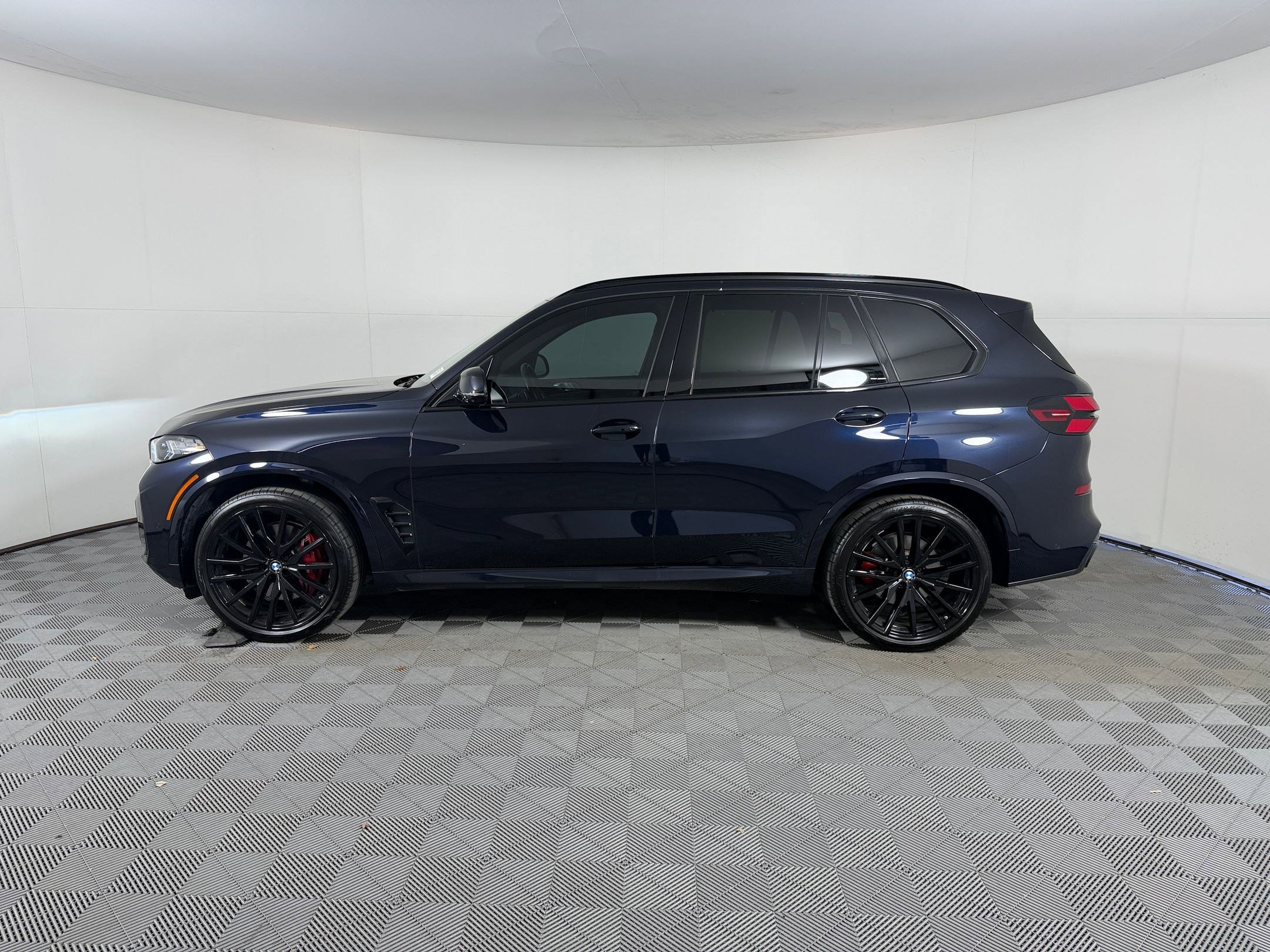 Certified 2024 BMW X5 xDrive40i w/ M Sport Package image 2