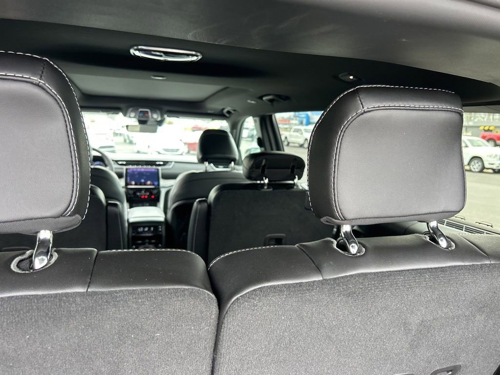 Used 2025 Jeep Grand Cherokee L Limited w/ Black Appearance Package AWD/4WD image 22