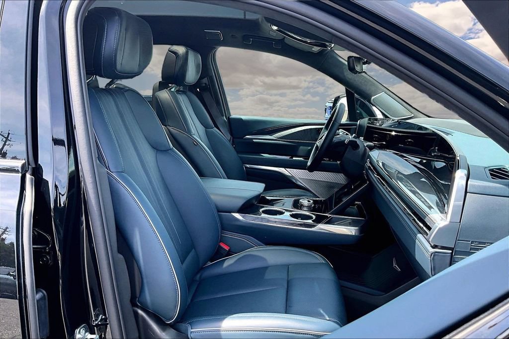 Certified 2025 Cadillac Escalade IQ Luxury 2 w/ LPO, Premium Carpet Package AWD/4WD image 29