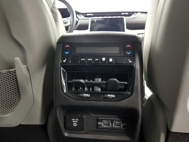 Used 2022 Jeep Grand Cherokee L Summit w/ Luxury Tech Group V AWD/4WD image 42