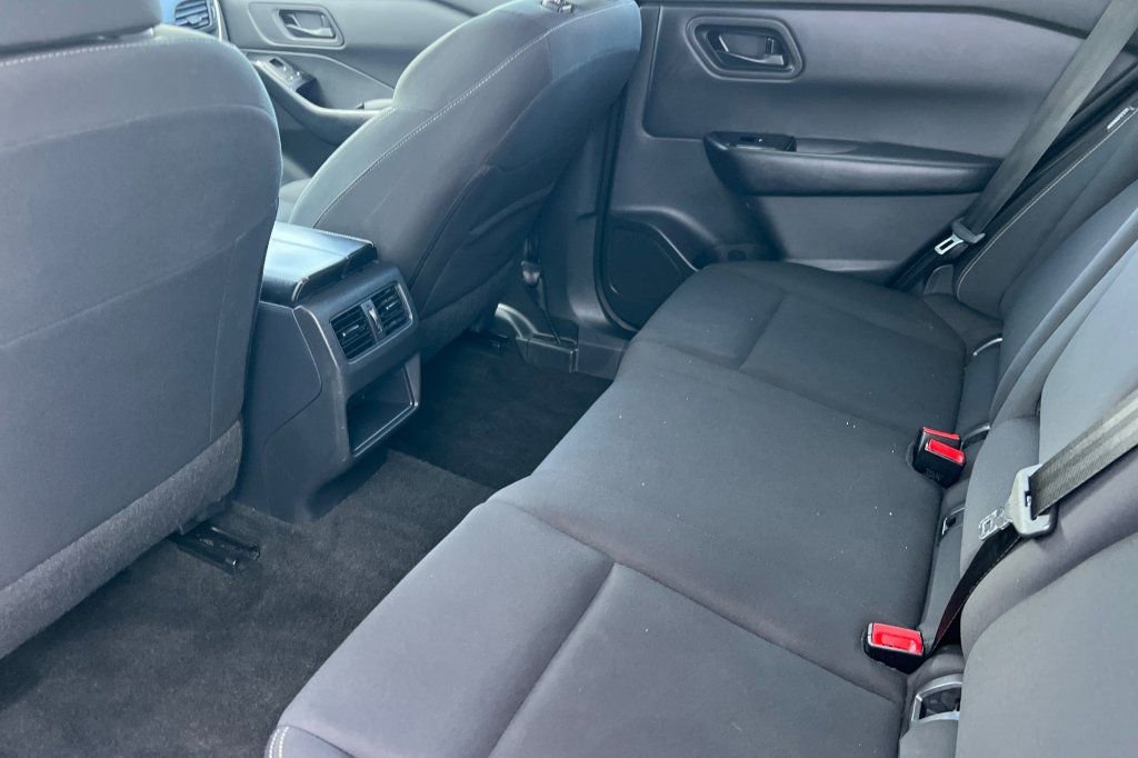 Used 2024 Nissan Rogue S AWD/4WD image 9