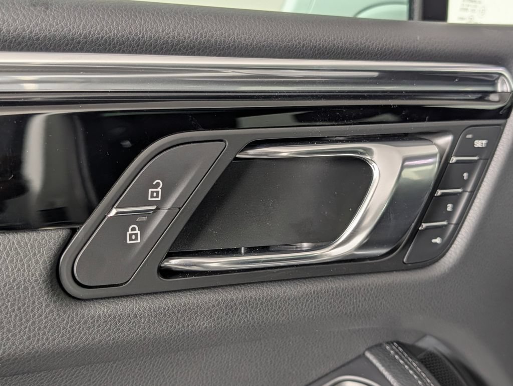 New 2026 Porsche Macan AWD/4WD image 26