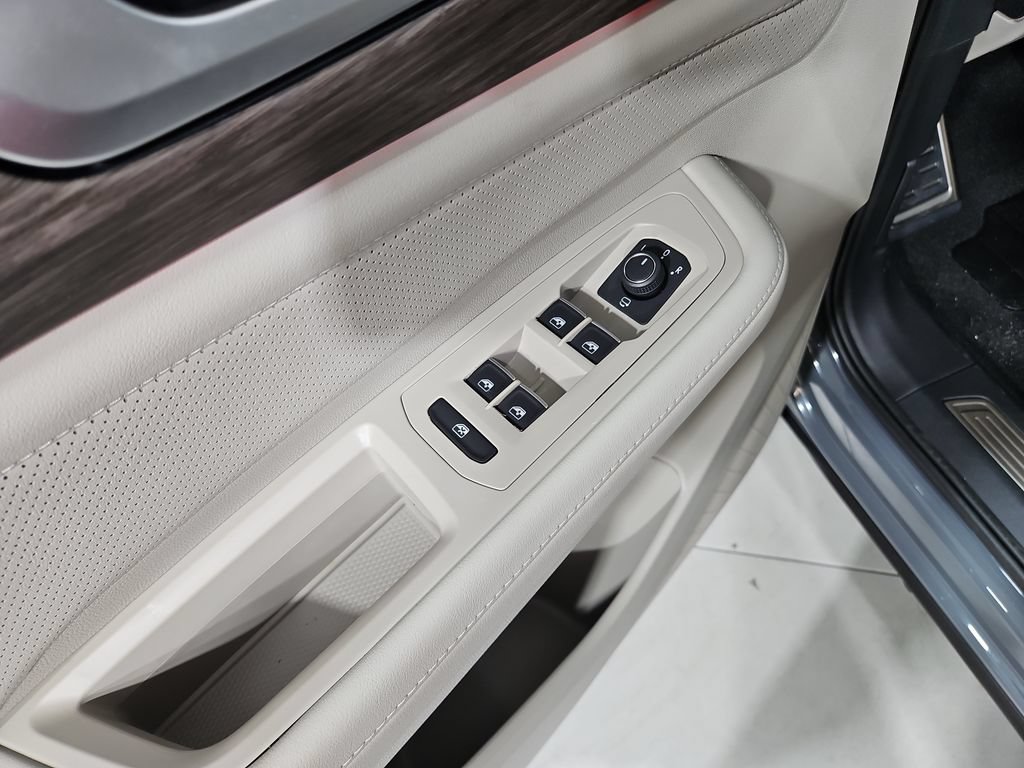 New 2026 Volkswagen Atlas SEL Premium R-Line AWD/4WD image 11