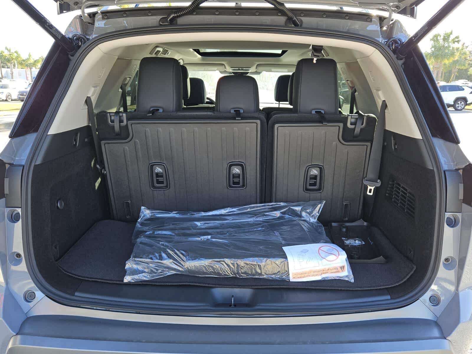 New 2026 Nissan Pathfinder Platinum FWD image 6