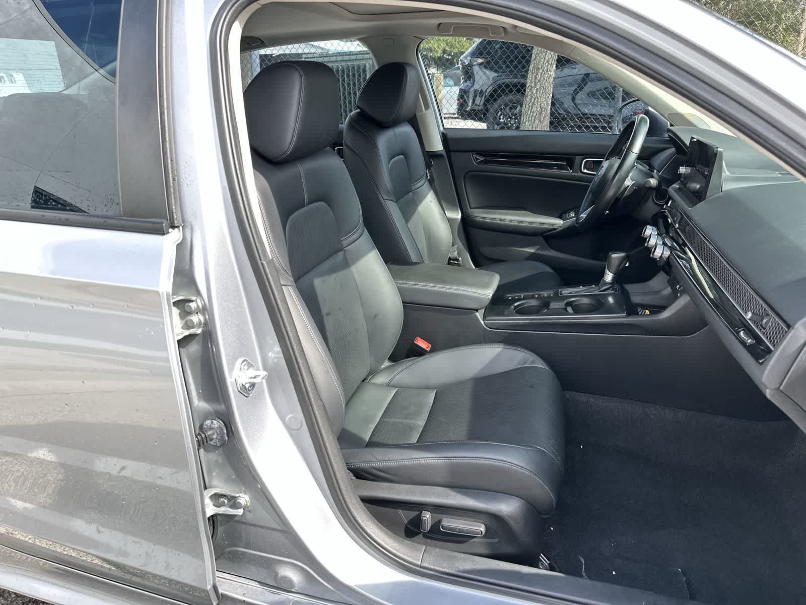 Used 2022 Honda Civic Touring image 9