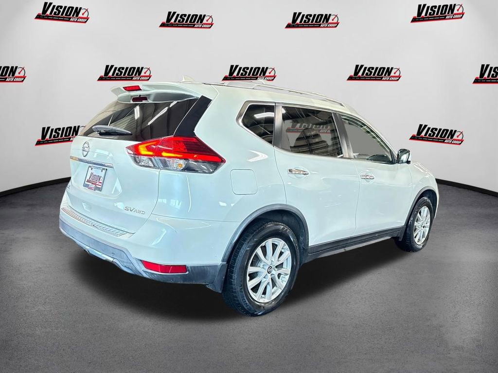 Used 2017 Nissan Rogue SV w/ SV Premium Package image 5