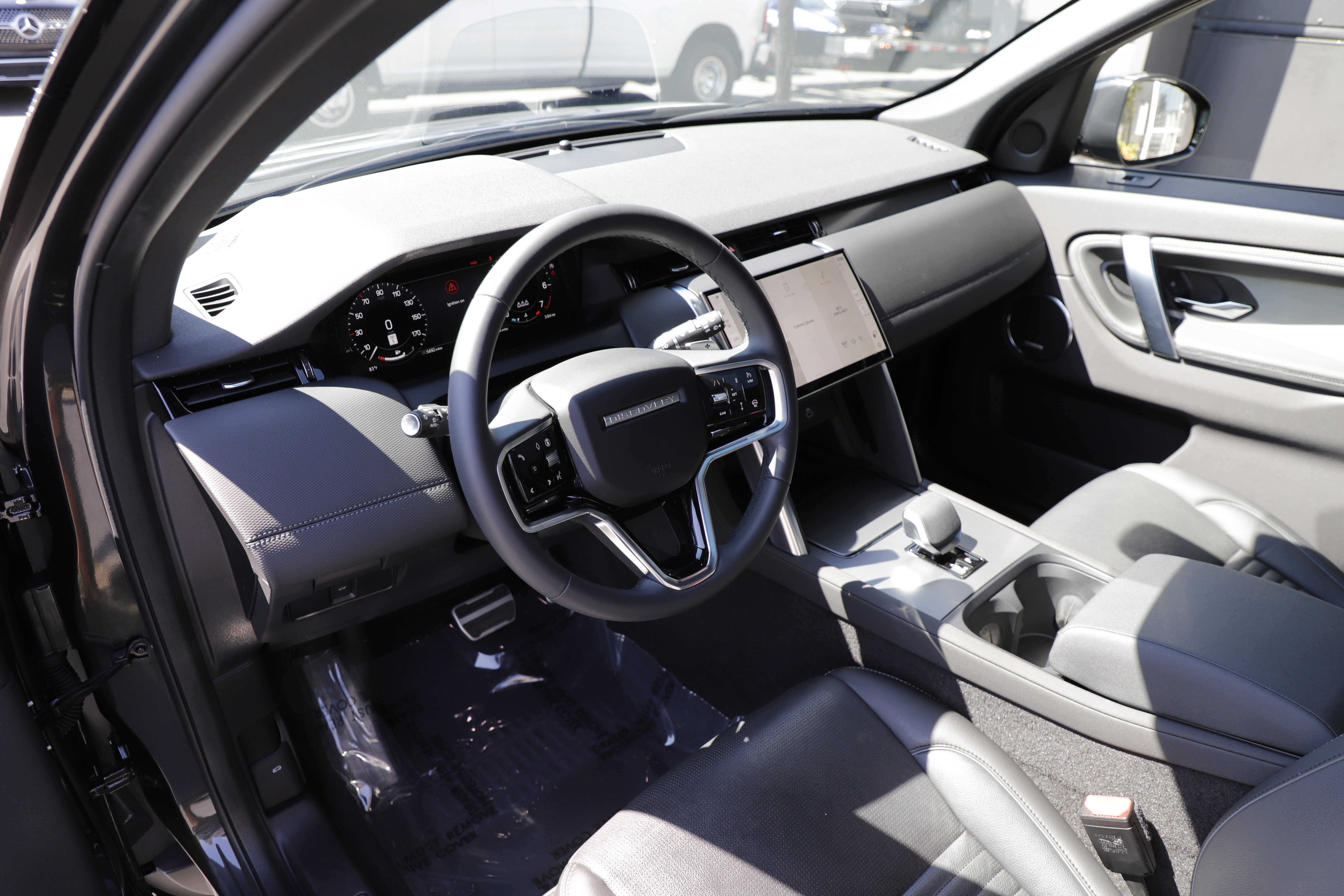 Certified 2025 Land Rover Discovery Sport Dynamic SE AWD/4WD image 18